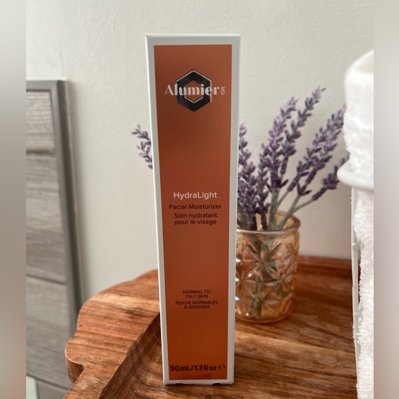ALUMIER MD Hydralight Anti-Aging Moisturizer - Picture 3 of 4